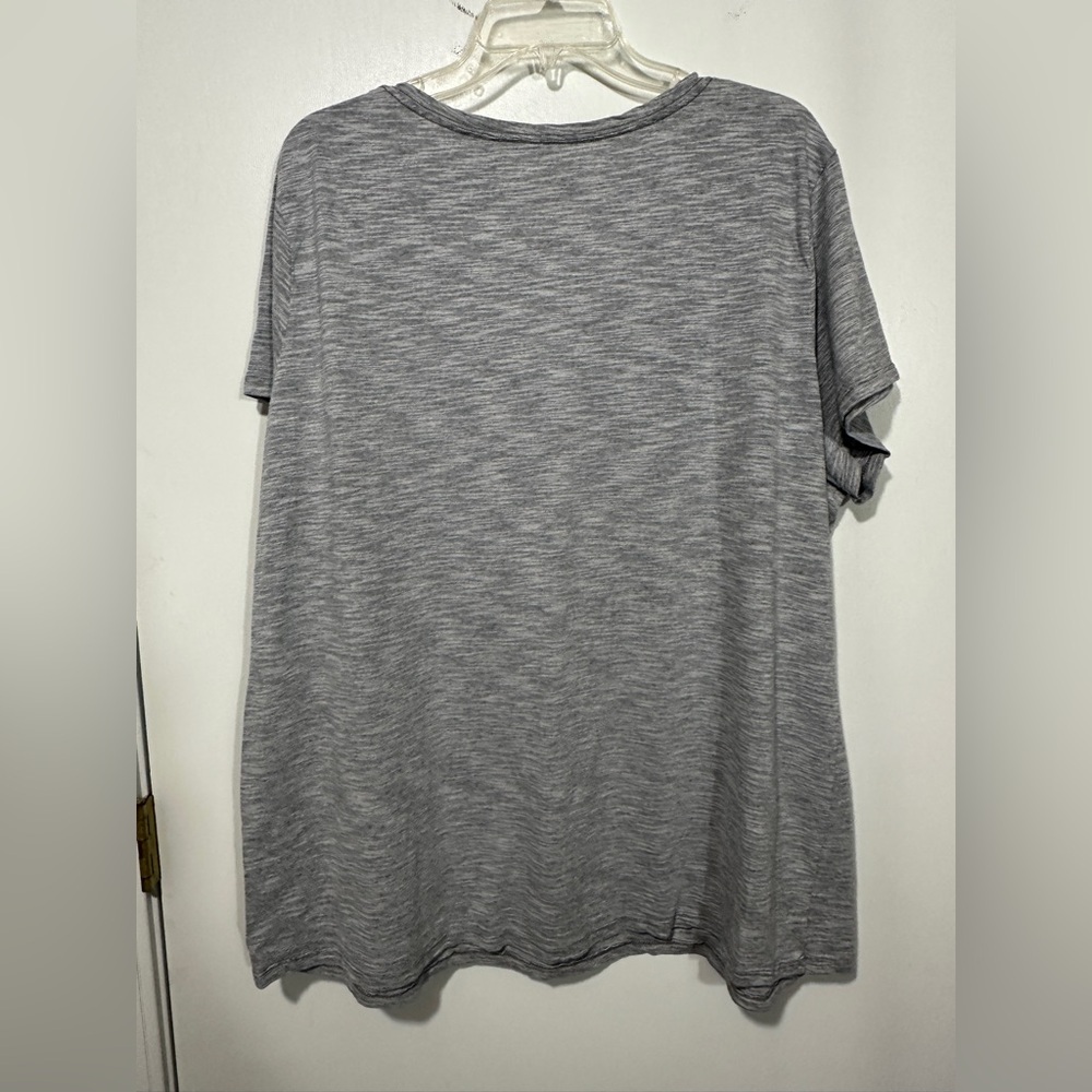 Woman’s tee shirt - Picture 2 of 3